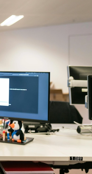 Modern office workspace with computer monitorsолучение